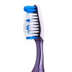Escova-Dental-Media-40-Clean-Reach-Comfort
