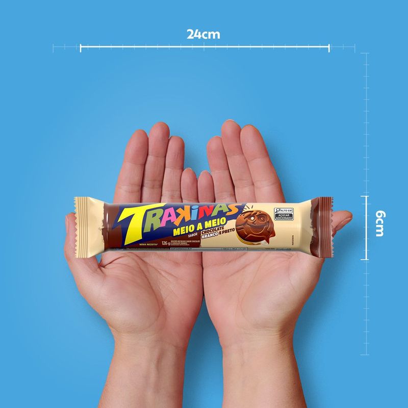 251884-Biscoito-Recheado-Meio-a-Meio-Chocolate-ao-Leite-e-Branco-Trakinas-126g-5