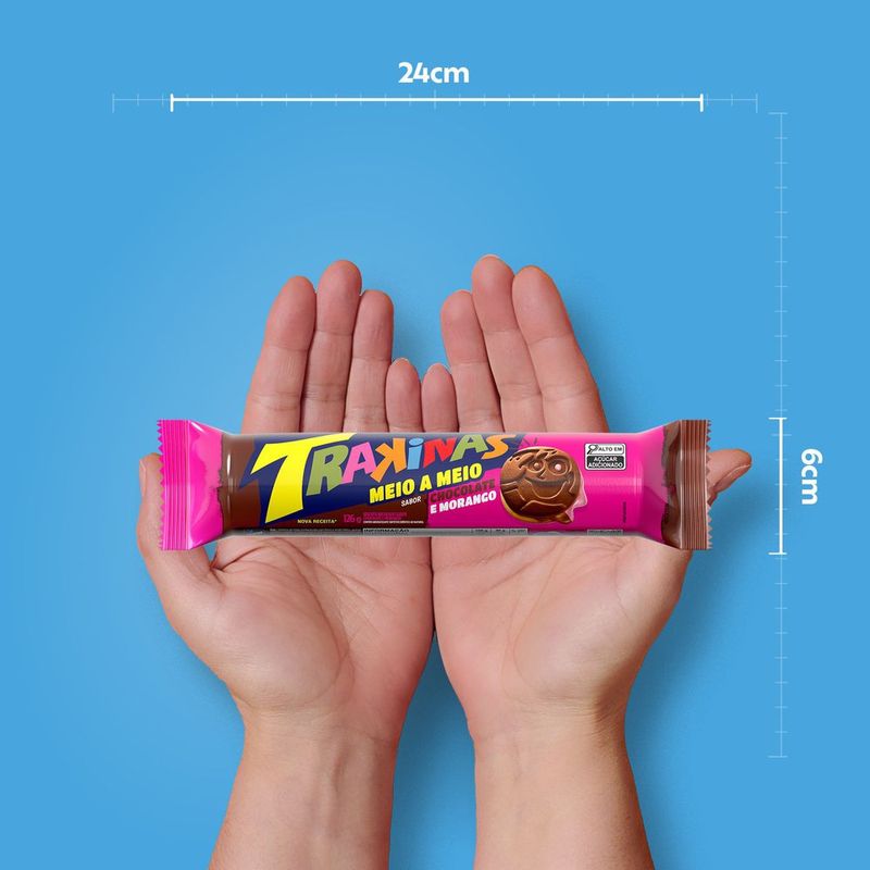 251883-Biscoito-Recheado-Meio-a-Meio-Chocolate-e-Morango-Trakinas-126g-5